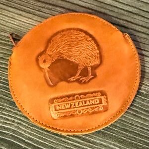 Kiwi Tan Leather Coin Purse Unisex round brown
